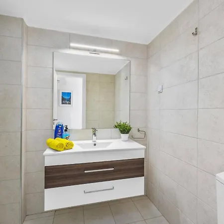 Buganvillea By * אלבופיירה