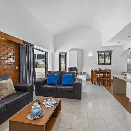 וילה Buganvillea By